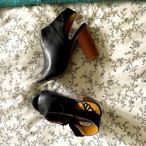 Fergalicious Open-Toe Leather Shoes - Black - Size 5.5